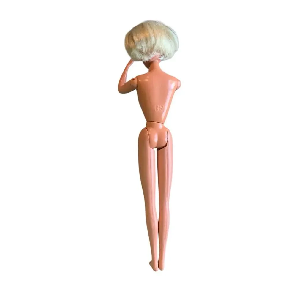 M&C Barbie Style Doll w/ Twist N Turn Bendable Nude Short Hair Bob Vintage D14‎